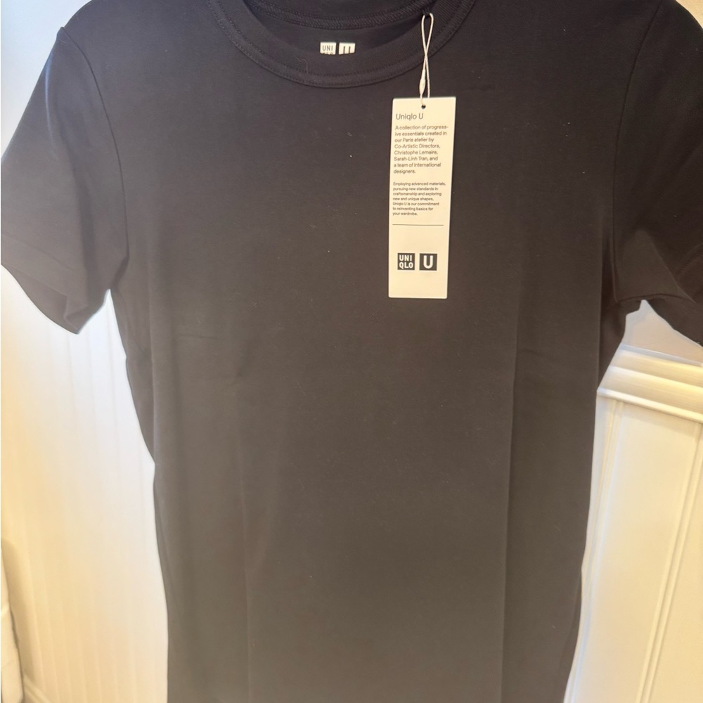 Uniqlo womens Classic Black Tee